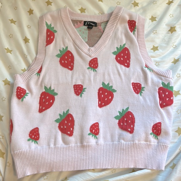 Art Class XL (14/16) Childs Size Strawberry Vest - Picture 1 of 3